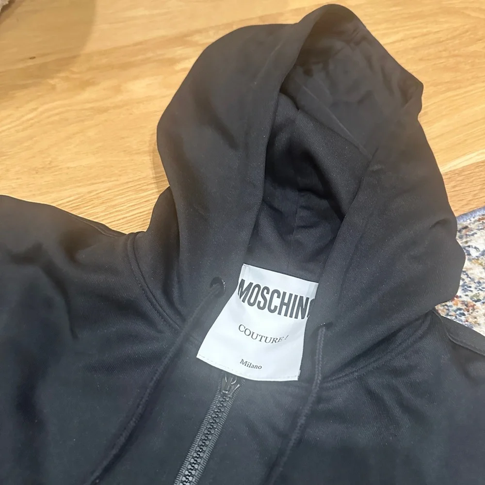🖤 Moschino Black Zip-Up Hoodie - Picture 3 of 8